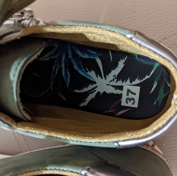 Retro- Vintage Shoes - Picture 2 of 7